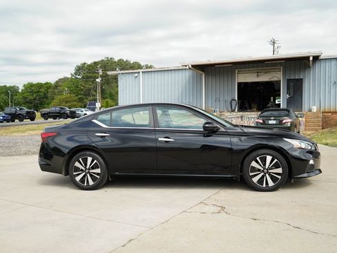 Used 2022 Nissan Altima 2.5 SV FWD image 3