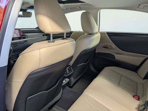 Used 2020 Lexus ES 300h w/ Accessory Package FWD image 36