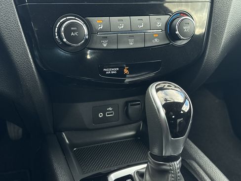 Used 2019 Nissan Rogue Sport S image 19
