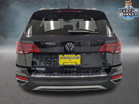Used 2022 Volkswagen Taos SE w/ Panoramic Sunroof Package AWD/4WD image 6