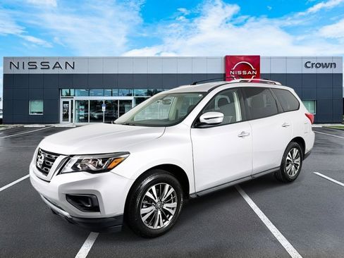 Used 2020 Nissan Pathfinder SV image 1
