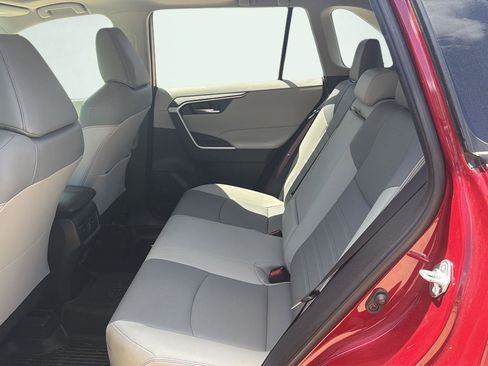 Used 2019 Toyota RAV4 XLE Premium w/ Cold Weather Package AWD/4WD image 10