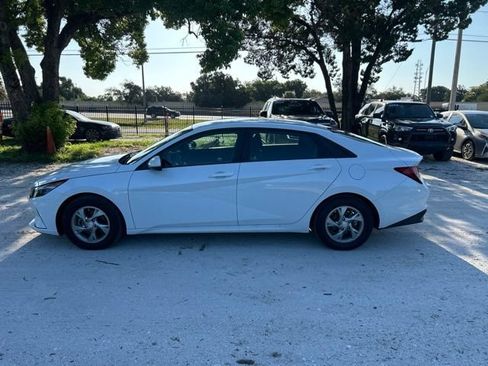 Used 2021 Hyundai Elantra SE FWD image 16