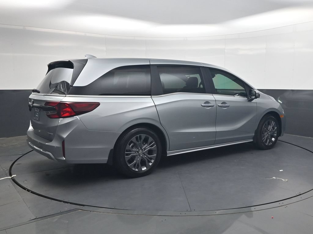 New 2027 Honda Odyssey Touring image 4