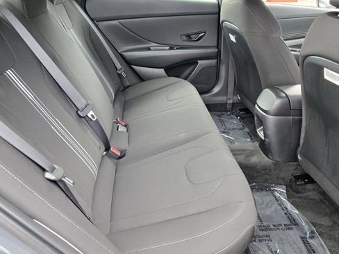Certified 2025 Hyundai Elantra SEL FWD image 15