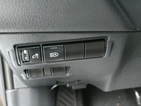 Used 2022 Toyota Corolla Cross LE w/ Moonroof Package FWD image 16