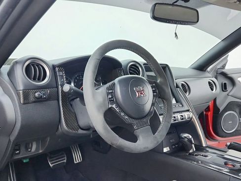 Used 2010 Nissan GT-R Premium image 18