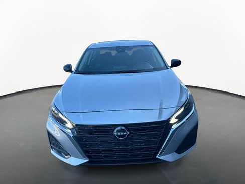 Used 2024 Nissan Altima 2.5 SV FWD image 8