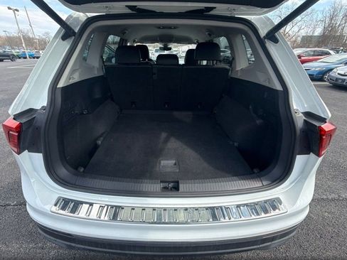 Used 2022 Volkswagen Tiguan SE image 3