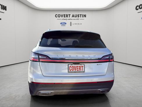 Used 2019 Lincoln Nautilus Reserve image 4