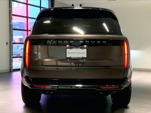 Certified 2025 Land Rover Range Rover SE AWD/4WD image 4