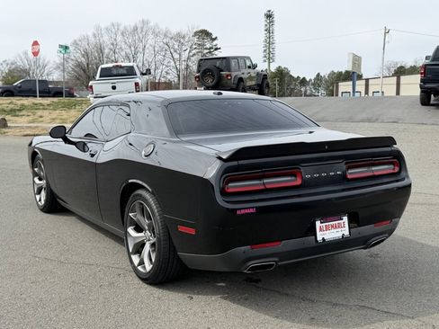 Used 2015 Dodge Challenger SXT image 6