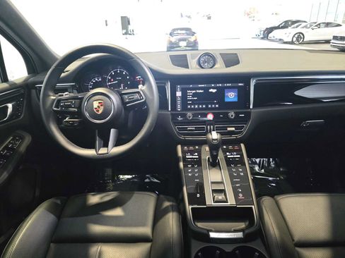 Used 2025 Porsche Macan AWD/4WD image 20
