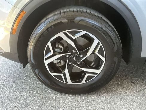 Certified 2025 Kia Sportage LX AWD/4WD image 10
