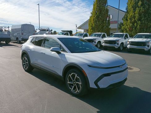 New 2026 Chevrolet Equinox EV LT image 9