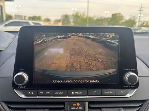 Used 2025 Nissan Altima 2.5 SV image 23