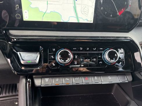 Used 2025 GMC Sierra 2500 AT4 w/ AT4 Premium Plus Package image 15