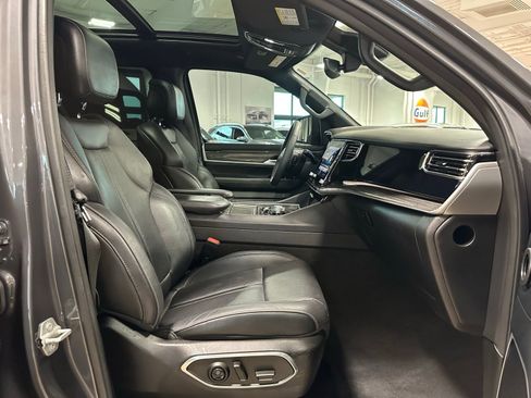 Used 2022 Jeep Wagoneer Series III w/ Premium Group I image 49