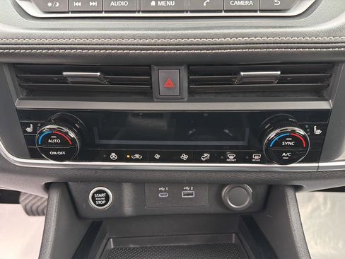 Used 2023 Nissan Rogue SV w/ SV Premium B Package image 19