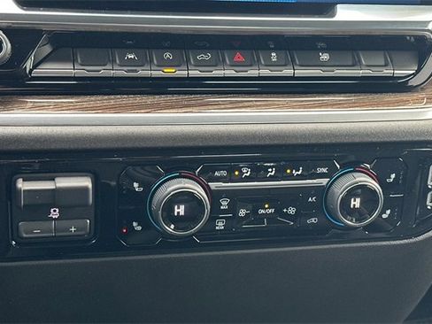 Used 2025 Chevrolet Silverado 1500 LT image 22