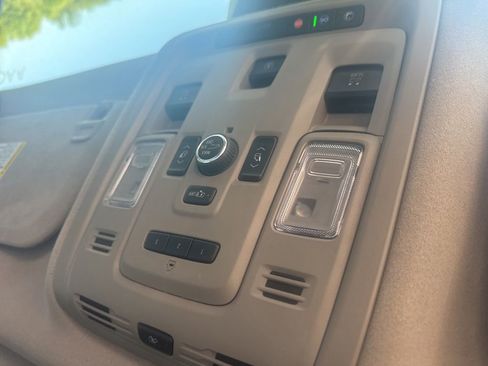 Used 2023 Cadillac Escalade Premium Luxury Platinum AWD/4WD image 23
