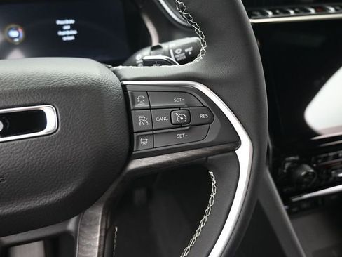 New 2025 Jeep Grand Cherokee Limited w/ Luxury Tech Group II AWD/4WD image 32