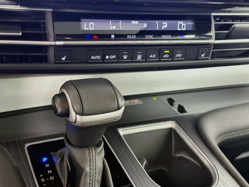 Used 2025 Toyota Sienna XLE FWD image 20