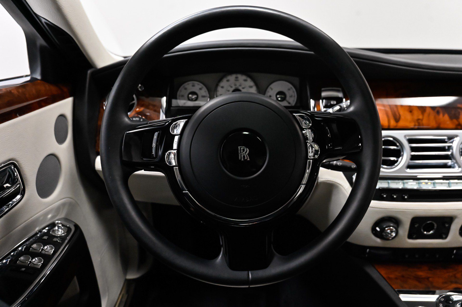 Used 2012 Rolls-Royce Ghost RWD image 16