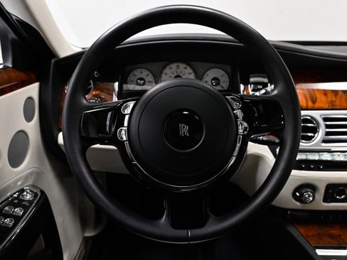 Used 2012 Rolls-Royce Ghost RWD image 16