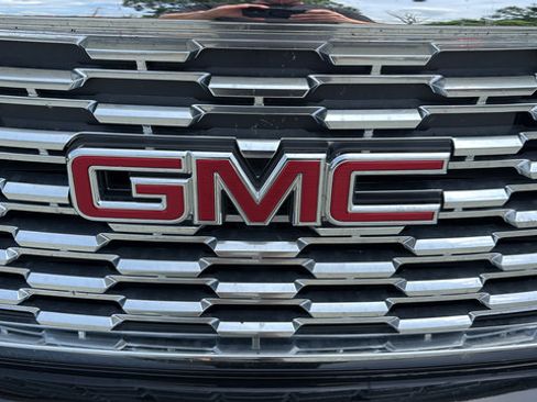 Used 2019 GMC Yukon XL Denali w/ Denali Ultimate Package AWD/4WD image 29