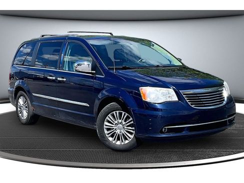 Used 2013 Chrysler Town & Country Touring-L w/ Entertainment Group #2 image 11