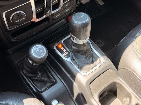 Used 2023 Jeep Gladiator Sport AWD/4WD image 35