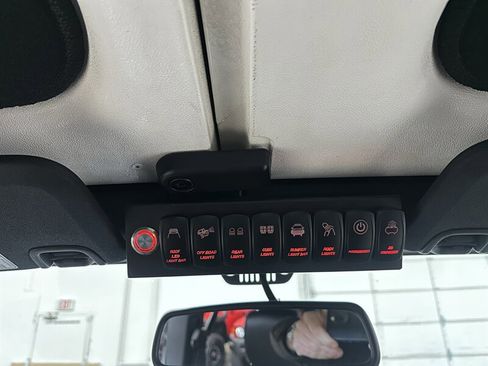 Used 2016 Jeep Wrangler Unlimited Sahara image 22