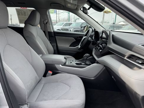 Used 2023 Toyota Highlander L image 35