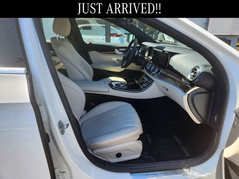 Used 2017 Mercedes-Benz E 300 4MATIC image 9