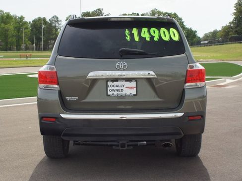 Used 2011 Toyota Highlander Limited w/ Tow Pkg FWD image 3