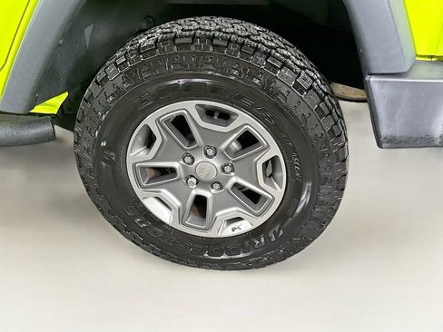 Used 2017 Jeep Wrangler Unlimited Rubicon w/ Connectivity Group AWD/4WD image 29