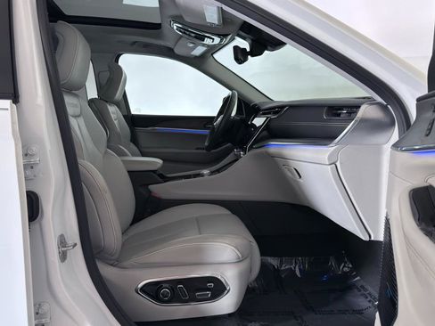 Used 2021 Jeep Grand Cherokee L Overland w/ Advanced Protech Group III image 28