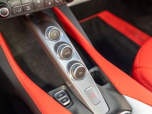 Used 2019 Ferrari Portofino RWD image 24