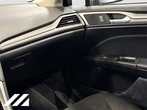 Used 2020 Ford Fusion SE image 23