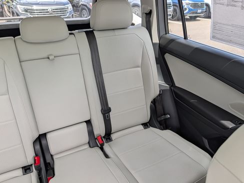 Used 2019 Volkswagen Tiguan SEL AWD/4WD image 14