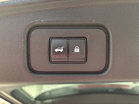 Used 2025 Nissan Pathfinder SL AWD/4WD image 22