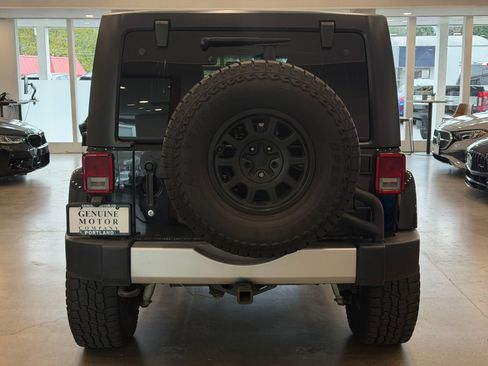 Used 2015 Jeep Wrangler Unlimited Sahara w/ Connectivity Group AWD/4WD image 5