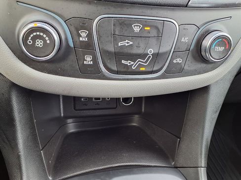 Used 2020 Chevrolet Equinox LS w/ LS Convenience Package image 5