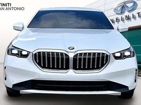 Used 2025 BMW 530i w/ Premium Package RWD image 4