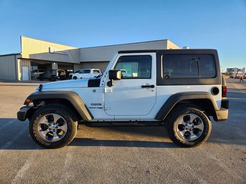 Used 2018 Jeep Wrangler Sport w/ Connectivity Group image 2