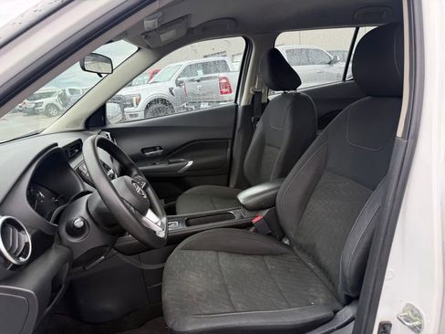 Used 2023 Nissan Kicks SV image 5