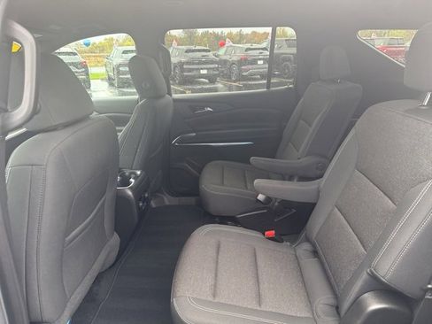 Used 2025 Chevrolet Traverse LT image 23