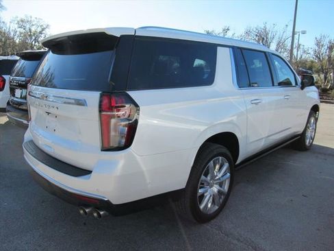 Used 2024 Chevrolet Suburban High Country w/ Advanced Technology Package image 4