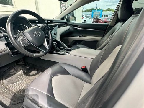 Used 2020 Toyota Camry XLE FWD image 5